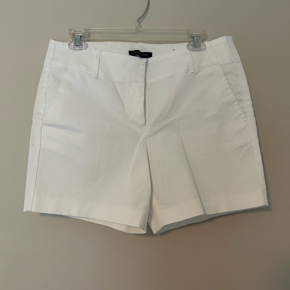 Ann Taylor city shorts. Size 8. White